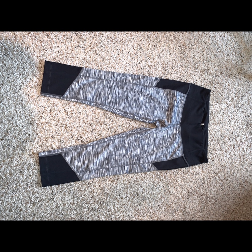Cropped athletic leggings